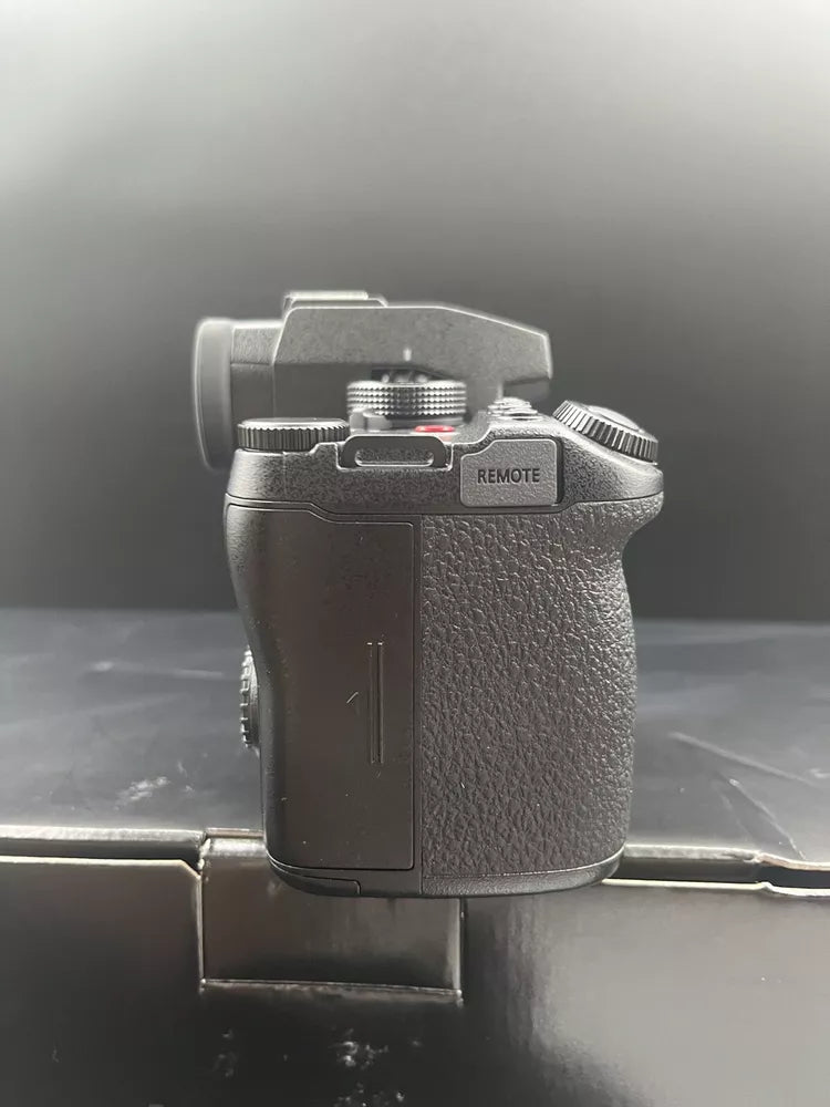 Panasonic Lumix S5 IIX + 20-60mm & 50mm Lenses Kit - cameraavenue