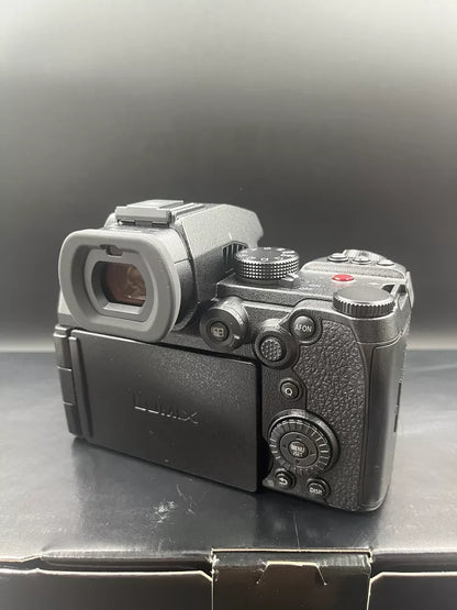 Panasonic Lumix S5 IIX + 20-60mm & 50mm Lenses Kit - cameraavenue