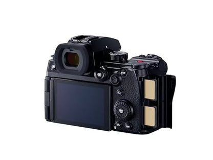 Panasonic LUMIX DC-S5M2K Mirrorless Camera + 20-60 mm f/3.5-5.6 Lens Kit (Black) - cameraavenue