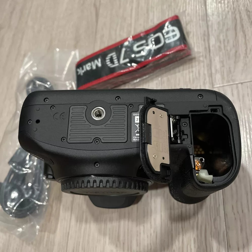 Canon EOS 7D Mark II DSLR Camera (Body Only, Black) - cameraavenue