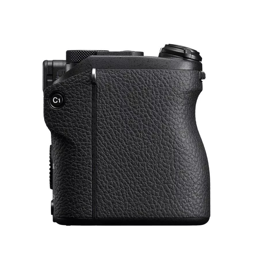 Sony a6700 Mirrorless Camera with E 18-135 mm f/3.5-5.6 OSS Lens (ILCE-6700M/B, Black) - cameraavenue