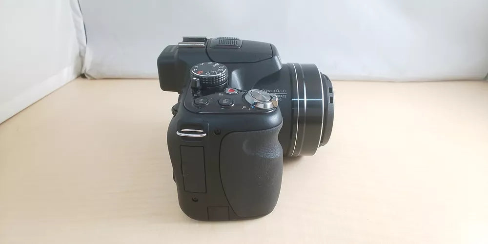 Panasonic Lumix DMC-FZ200 Digital Camera – 12.1 MP, 24× Optical Zoom, Black - cameraavenue